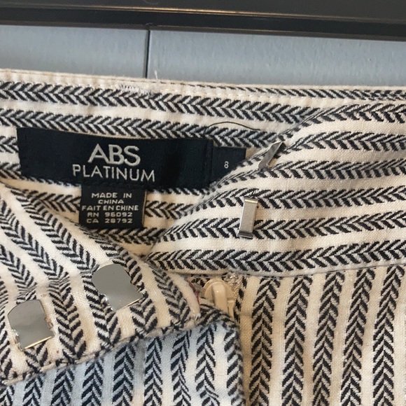 ABS platinum shorts - Picture 3 of 3